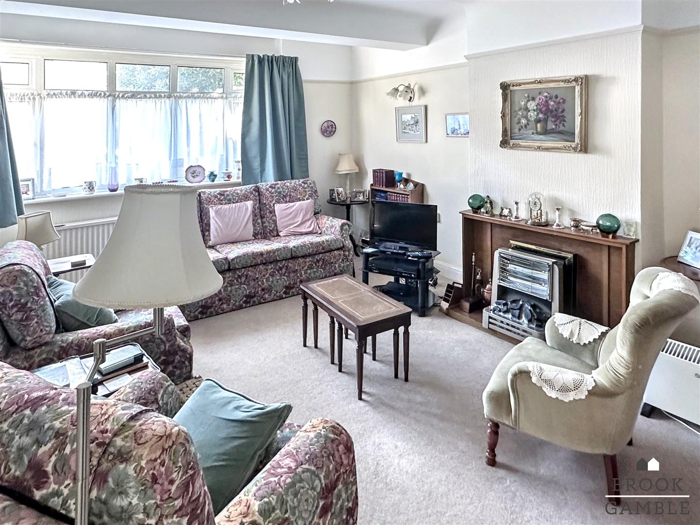 3 Bedroom House - Semi-Detached. Ocklynge Road in Eastbourne,  3